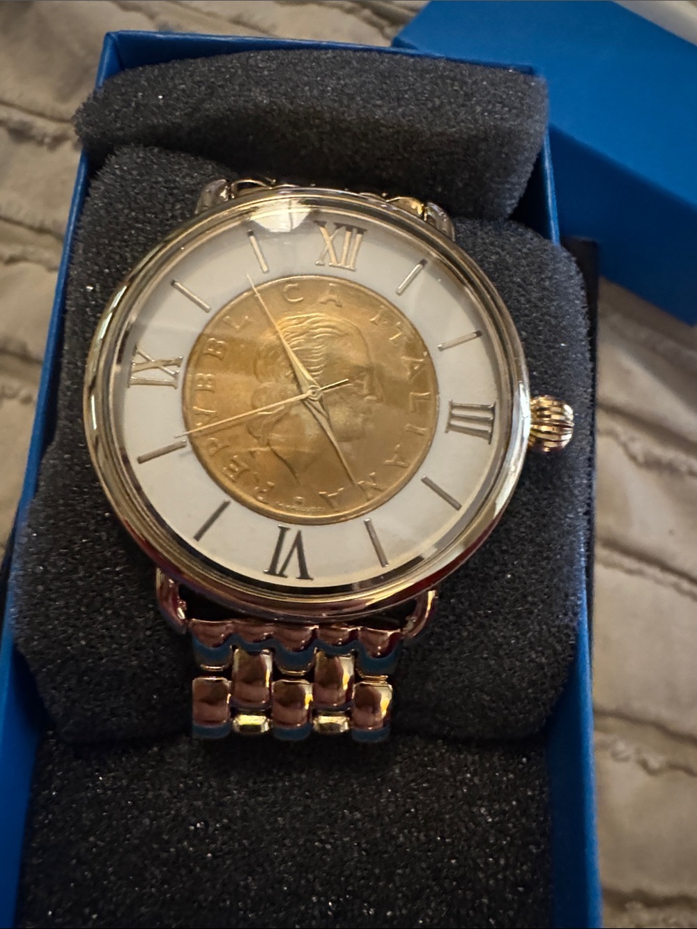 NWT Bellezza Repvbblica Italians Coin Watch made In 7.25 In Length